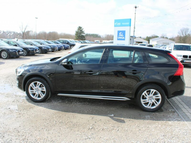 Volvo V60 Cross Country Momentum 190HP F-vat SalonPL Navi