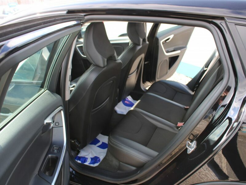 Volvo V60 Cross Country Momentum 190HP F-vat SalonPL Navi