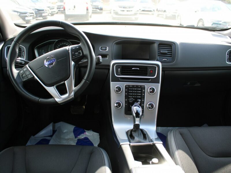 Volvo V60 Cross Country Momentum 190HP F-vat SalonPL Navi