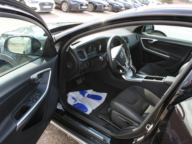 Volvo V60 Cross Country Momentum 190HP F-vat SalonPL Navi