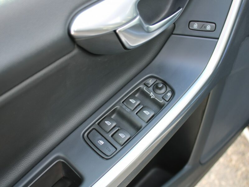 Volvo V60 Cross Country Momentum 190HP F-vat SalonPL Navi