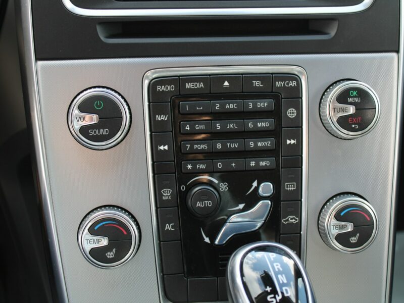 Volvo V60 Cross Country Momentum 190HP F-vat SalonPL Navi