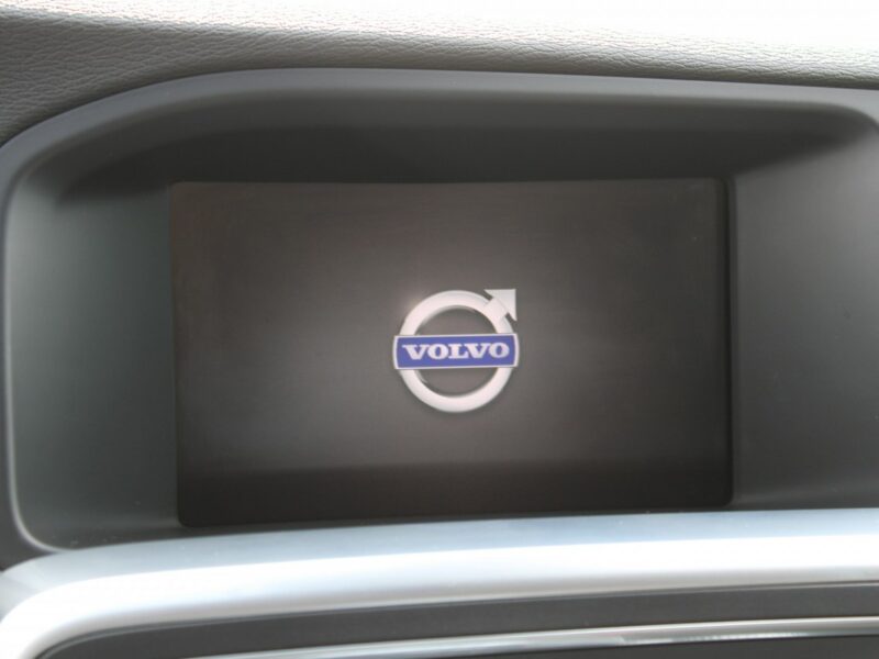 Volvo V60 Cross Country Momentum 190HP F-vat SalonPL Navi
