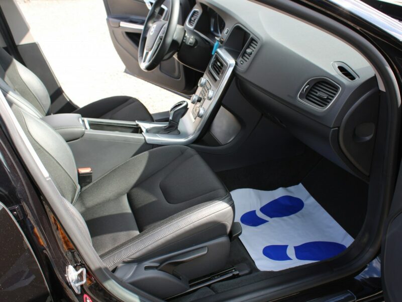 Volvo V60 Cross Country Momentum 190HP F-vat SalonPL Navi