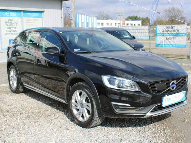 Volvo V60 Cross Country Momentum 190HP F-vat SalonPL Navi