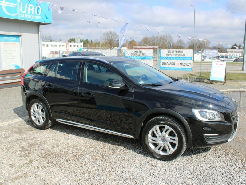 Volvo V60 Cross Country Momentum 190HP F-vat SalonPL Navi