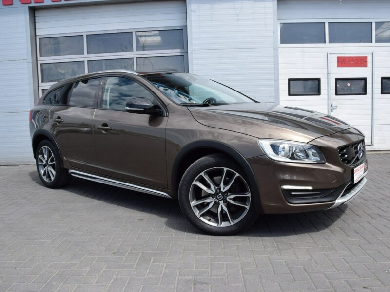 Volvo V60 Cross Country 2.0 D3 Summum 100% bezwypadkowy Serwis LED Skóra Navi EURO-5 Zamiana