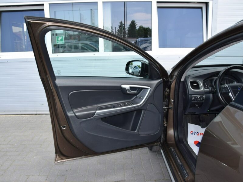 Volvo V60 Cross Country 2.0 D3 Summum 100% bezwypadkowy Serwis LED Skóra Navi EURO-5 Zamiana