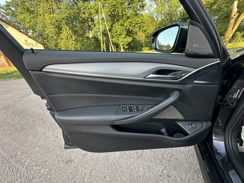 BMW 525 D M-Performance 231Koni Navi Kamera FullLed Alu19 Doinwestowana G30 (2017-)