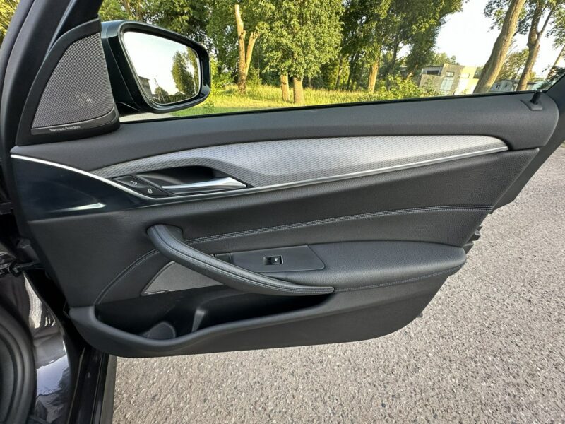 BMW 525 D M-Performance 231Koni Navi Kamera FullLed Alu19 Doinwestowana G30 (2017-)