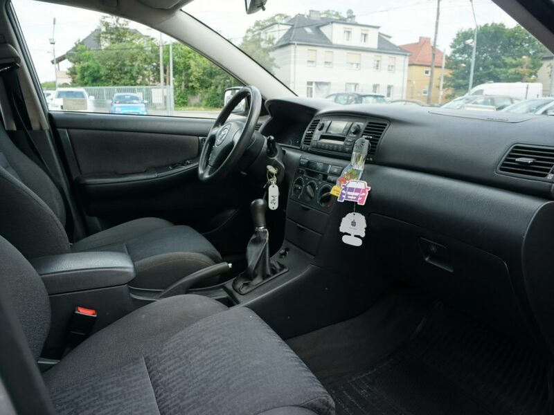 Toyota Corolla ekonomiczna benzyna, dodatkowy komplet koł, Seria E12 (2001-2007)