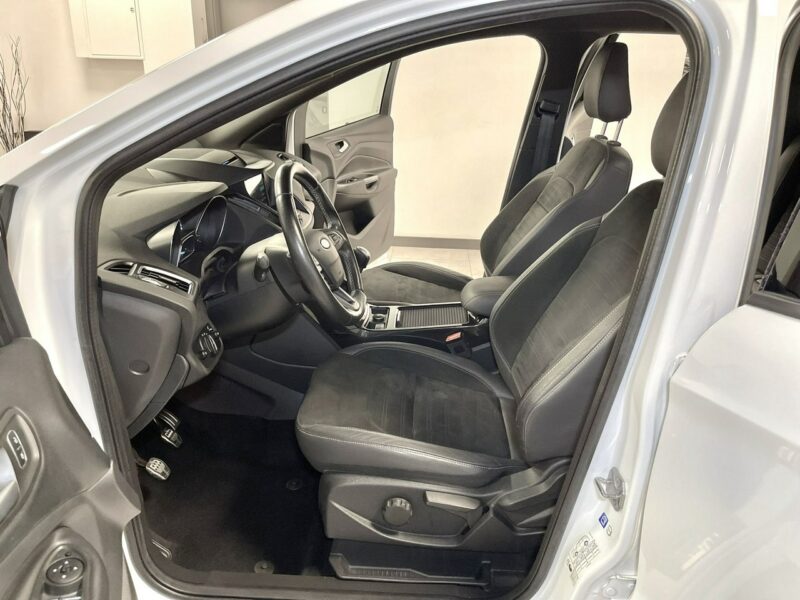 Ford Kuga 1.5 TDCi 120PS ST-LINE+SYNC*Klimatronic*Black Piano*Full LED II (2012-)