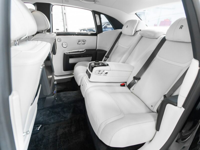 Rolls-Royce Ghost 6.6 V12 570KM. Gwiezdny sufit Starlight. Salon PL. 1 właściciel. FV23%