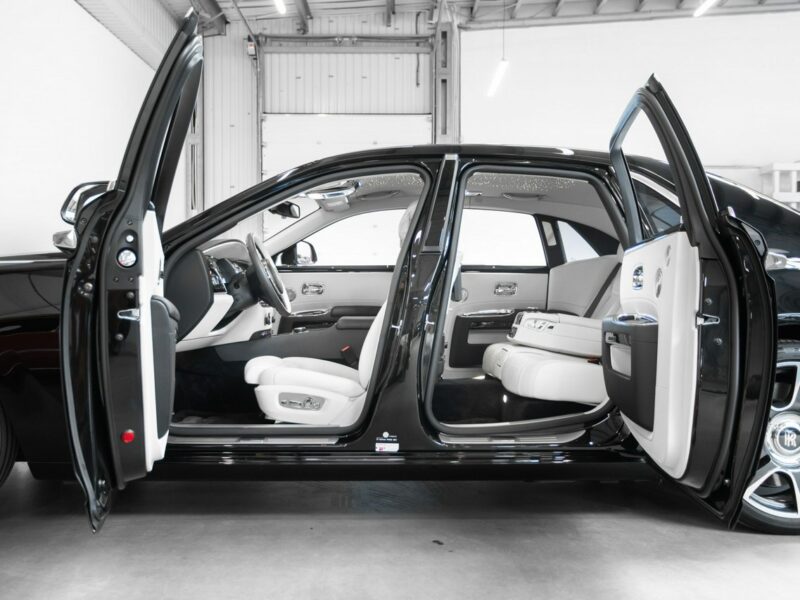 Rolls-Royce Ghost 6.6 V12 570KM. Gwiezdny sufit Starlight. Salon PL. 1 właściciel. FV23%