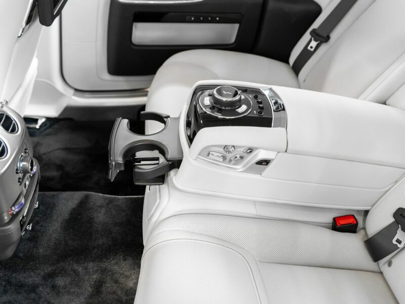 Rolls-Royce Ghost 6.6 V12 570KM. Gwiezdny sufit Starlight. Salon PL. 1 właściciel. FV23%