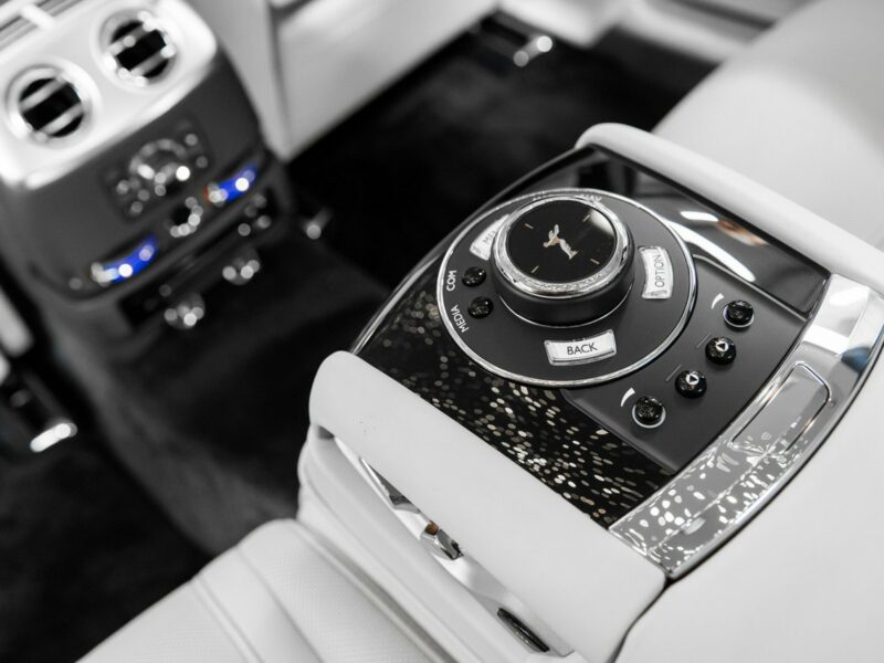 Rolls-Royce Ghost 6.6 V12 570KM. Gwiezdny sufit Starlight. Salon PL. 1 właściciel. FV23%