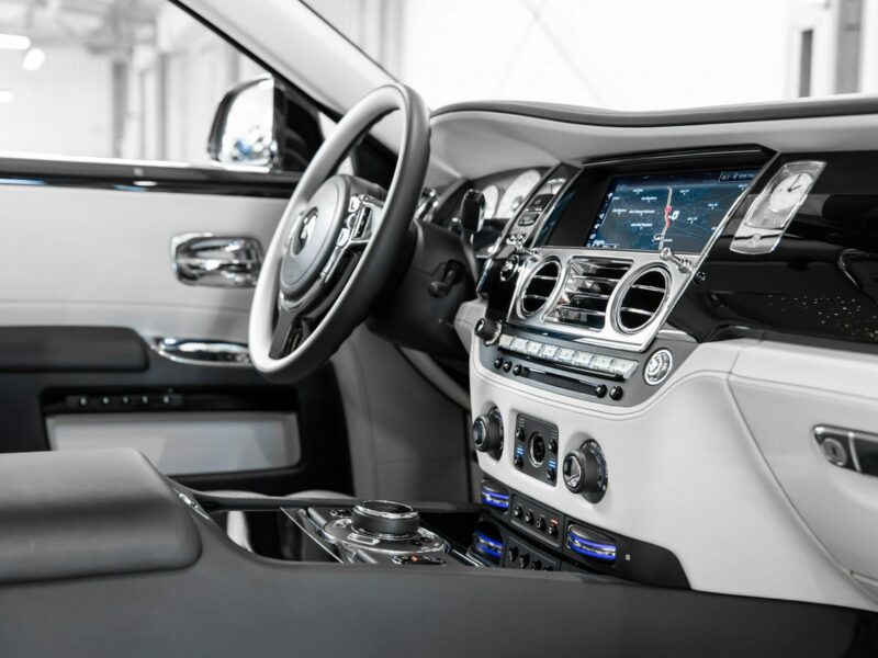 Rolls-Royce Ghost 6.6 V12 570KM. Gwiezdny sufit Starlight. Salon PL. 1 właściciel. FV23%