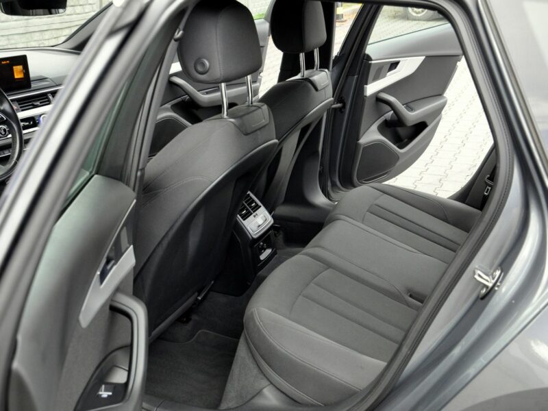 Audi A4 3,0TDi 218KM Stronic/MatrixLed/Parktronic/El.Klapa/Serwis/Model2017 B9 (2015-)