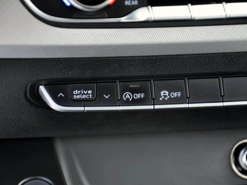 Audi A4 3,0TDi 218KM Stronic/MatrixLed/Parktronic/El.Klapa/Serwis/Model2017 B9 (2015-)