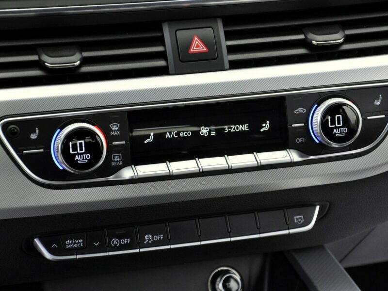 Audi A4 3,0TDi 218KM Stronic/MatrixLed/Parktronic/El.Klapa/Serwis/Model2017 B9 (2015-)