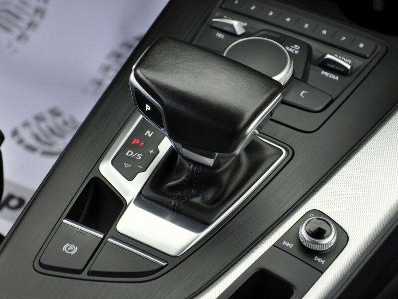 Audi A4 3,0TDi 218KM Stronic/MatrixLed/Parktronic/El.Klapa/Serwis/Model2017 B9 (2015-)