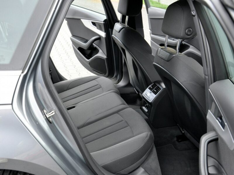 Audi A4 3,0TDi 218KM Stronic/MatrixLed/Parktronic/El.Klapa/Serwis/Model2017 B9 (2015-)