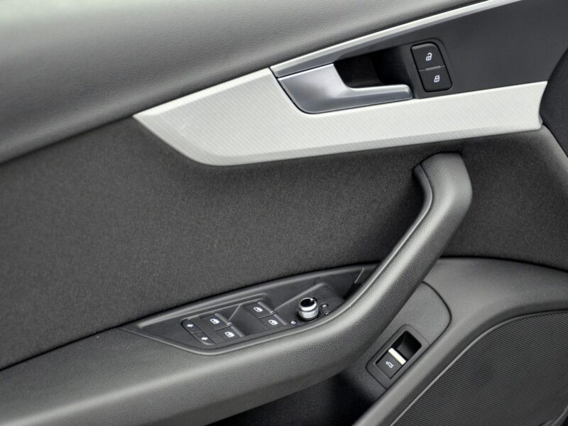 Audi A4 3,0TDi 218KM Stronic/MatrixLed/Parktronic/El.Klapa/Serwis/Model2017 B9 (2015-)