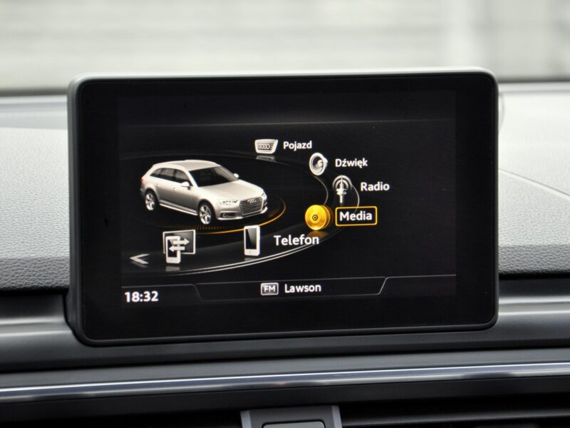 Audi A4 3,0TDi 218KM Stronic/MatrixLed/Parktronic/El.Klapa/Serwis/Model2017 B9 (2015-)