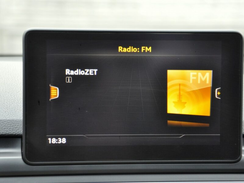Audi A4 3,0TDi 218KM Stronic/MatrixLed/Parktronic/El.Klapa/Serwis/Model2017 B9 (2015-)
