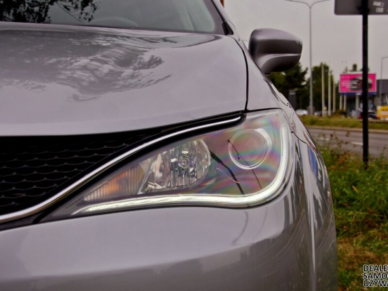 Chrysler Pacifica Limited - Doskonały Minivan dla Wymagających Rodzin