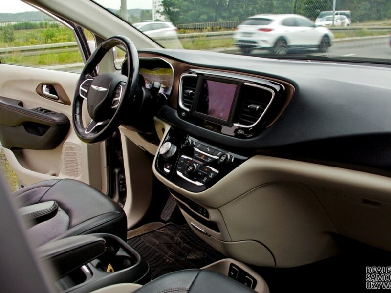 Chrysler Pacifica Limited - Doskonały Minivan dla Wymagających Rodzin