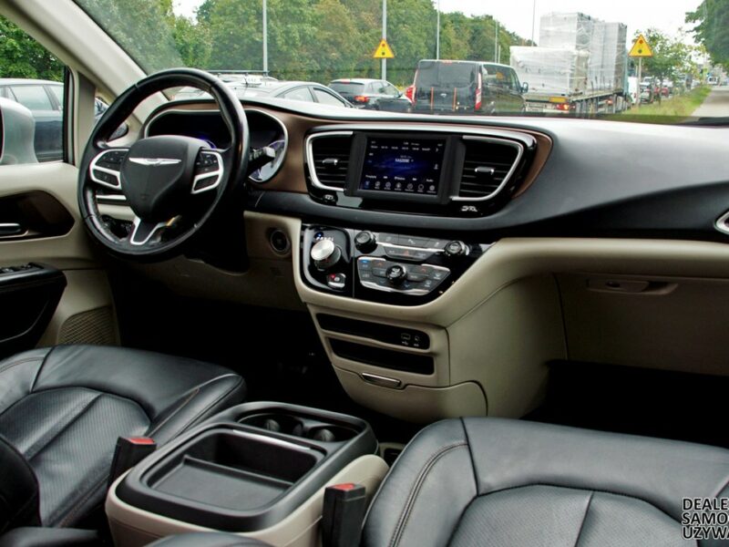 Chrysler Pacifica Limited - Doskonały Minivan dla Wymagających Rodzin
