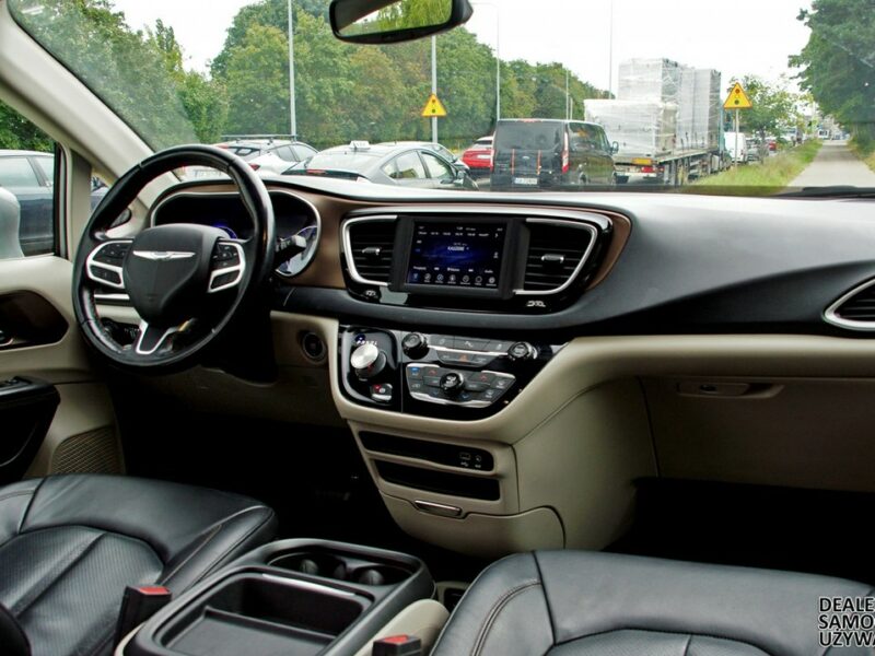 Chrysler Pacifica Limited - Doskonały Minivan dla Wymagających Rodzin