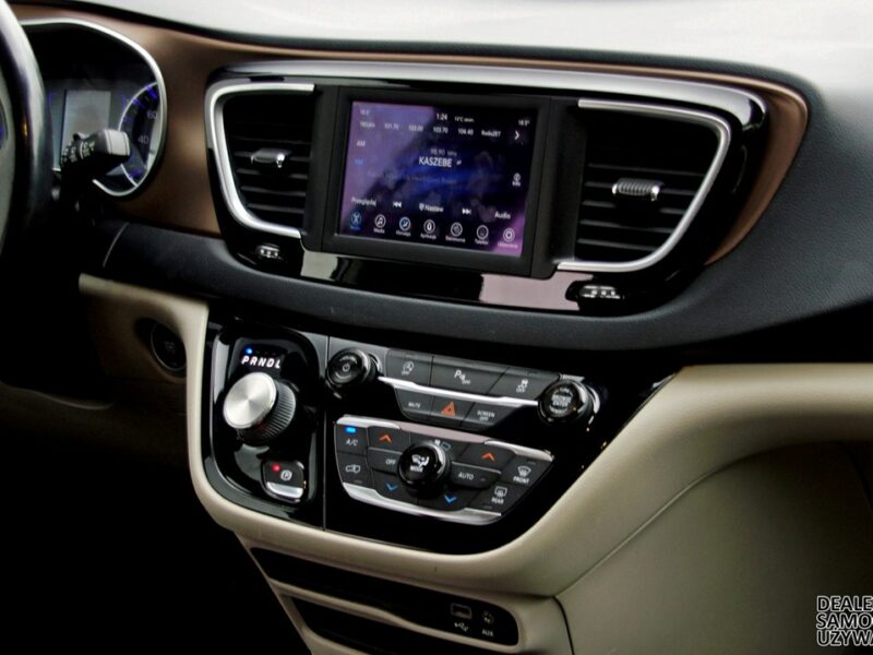 Chrysler Pacifica Limited - Doskonały Minivan dla Wymagających Rodzin
