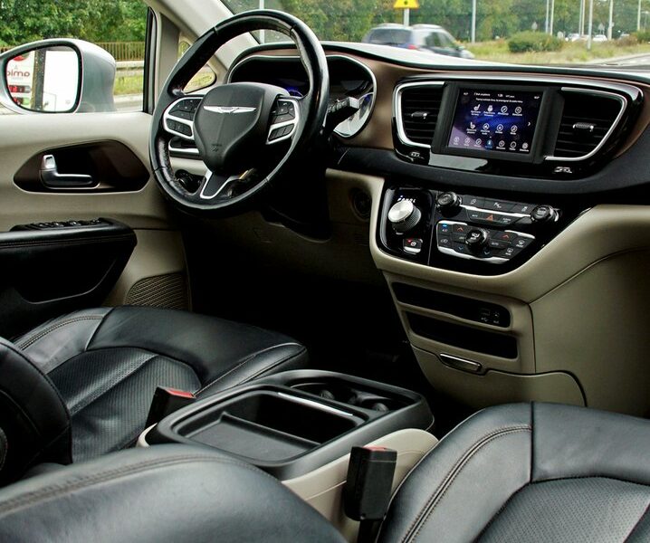 Chrysler Pacifica Limited - Doskonały Minivan dla Wymagających Rodzin