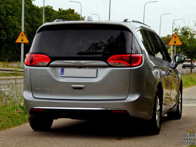 Chrysler Pacifica Limited - Doskonały Minivan dla Wymagających Rodzin