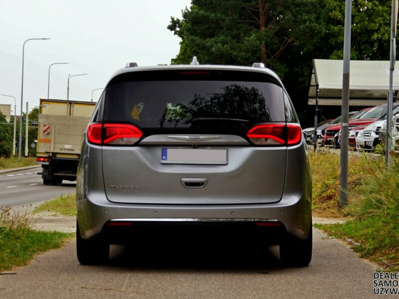 Chrysler Pacifica Limited - Doskonały Minivan dla Wymagających Rodzin