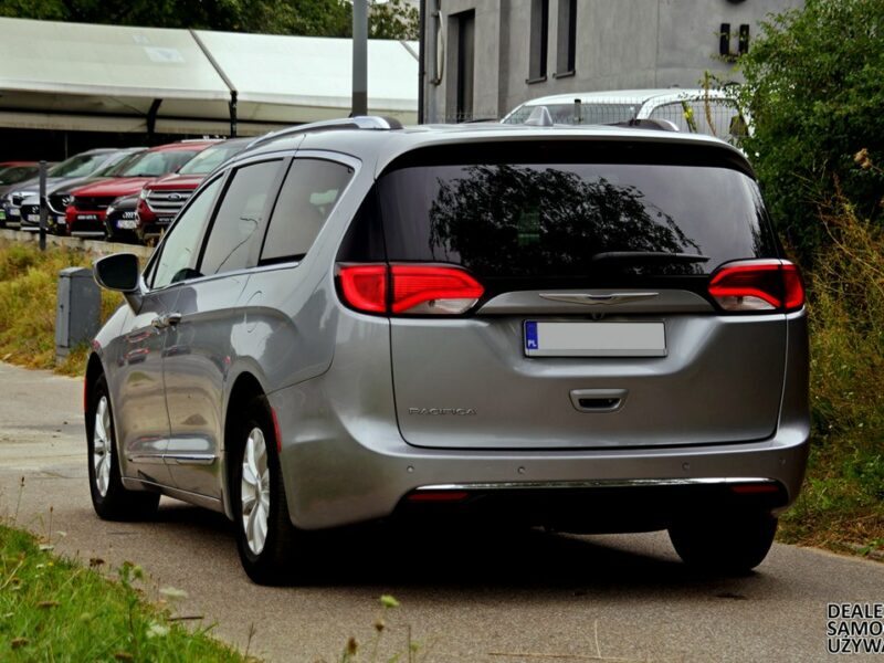 Chrysler Pacifica Limited - Doskonały Minivan dla Wymagających Rodzin