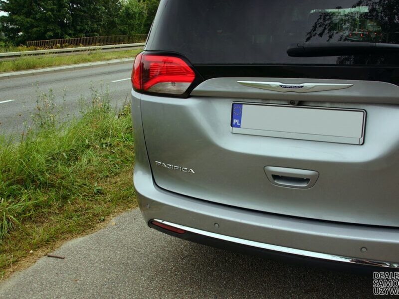 Chrysler Pacifica Limited - Doskonały Minivan dla Wymagających Rodzin