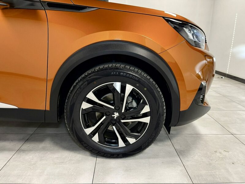 Peugeot 2008 1.2 TURBO 130KM*ALLURE*Navi GPS*Alu 17*PDC*Kamera SurroundView*FullLED II (2019-)