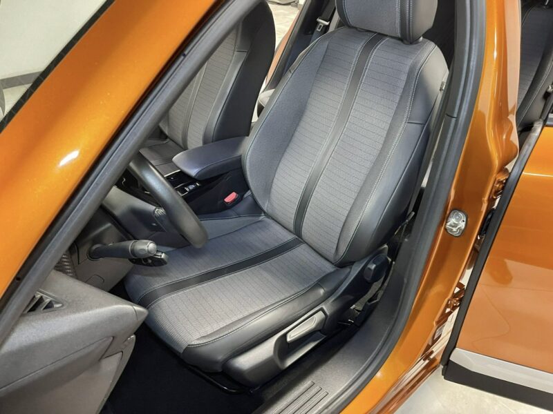 Peugeot 2008 1.2 TURBO 130KM*ALLURE*Navi GPS*Alu 17*PDC*Kamera SurroundView*FullLED II (2019-)
