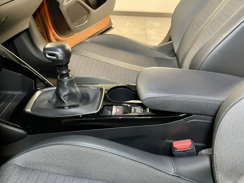 Peugeot 2008 1.2 TURBO 130KM*ALLURE*Navi GPS*Alu 17*PDC*Kamera SurroundView*FullLED II (2019-)