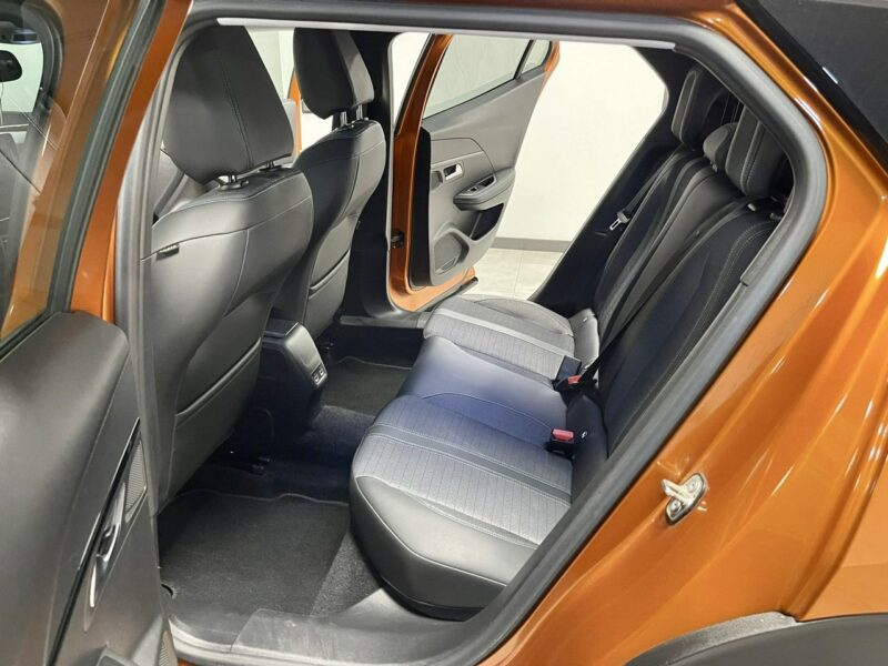Peugeot 2008 1.2 TURBO 130KM*ALLURE*Navi GPS*Alu 17*PDC*Kamera SurroundView*FullLED II (2019-)