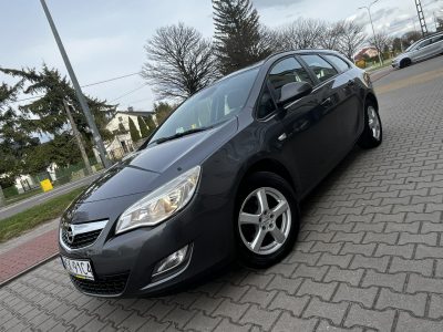 Opel Astra Opel Astra IV 1.4B 2011r Klimatyzacja Nawigacja Zarejestrowana Serwis J (2009-2019)