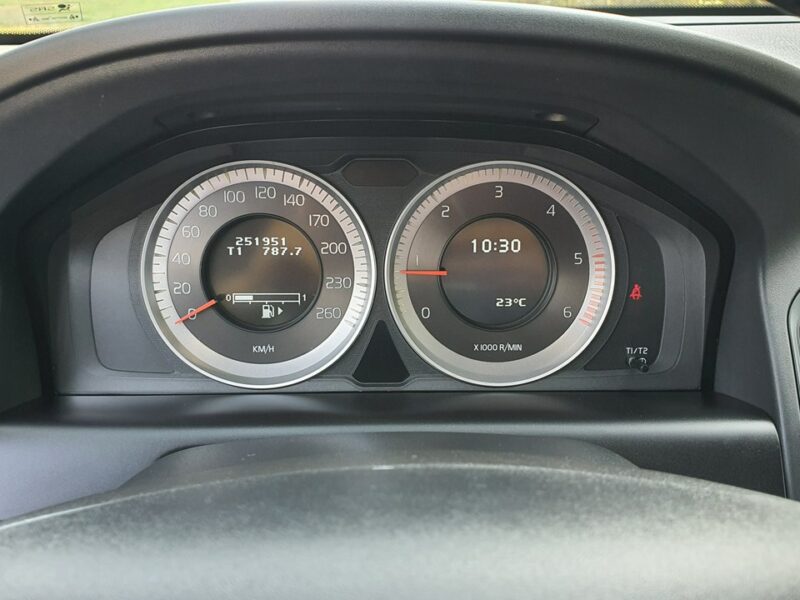 Volvo XC 60 2.0 R5 D4 163KM # Momentum # Navi # Skóra # Serwis do Końca # Jak NOWY I (2008-2017)