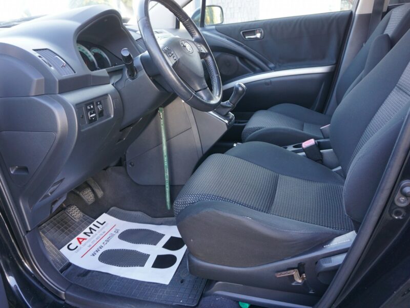 Toyota Corolla Verso Salon Polska III (2004-2009)