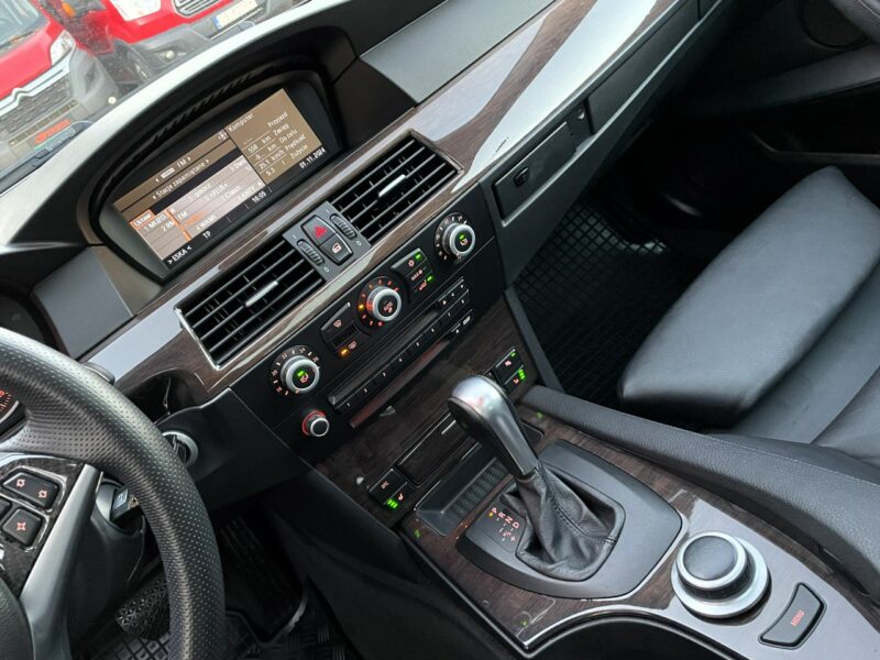 BMW 520 LIFT, Komforty, 4x Podgrzewane Fotele,Klima,Navi,Temp,Logic 7,Panorama E60 (2003-2010)