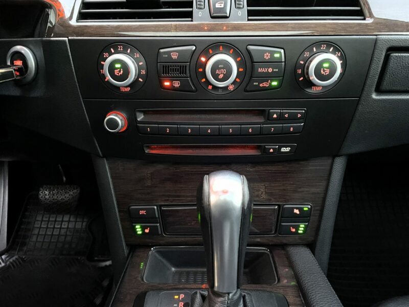 BMW 520 LIFT, Komforty, 4x Podgrzewane Fotele,Klima,Navi,Temp,Logic 7,Panorama E60 (2003-2010)
