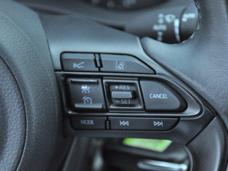 Toyota Yaris 1.5 Dynamic Force 125KM Comfort Kamera IV (2020-)