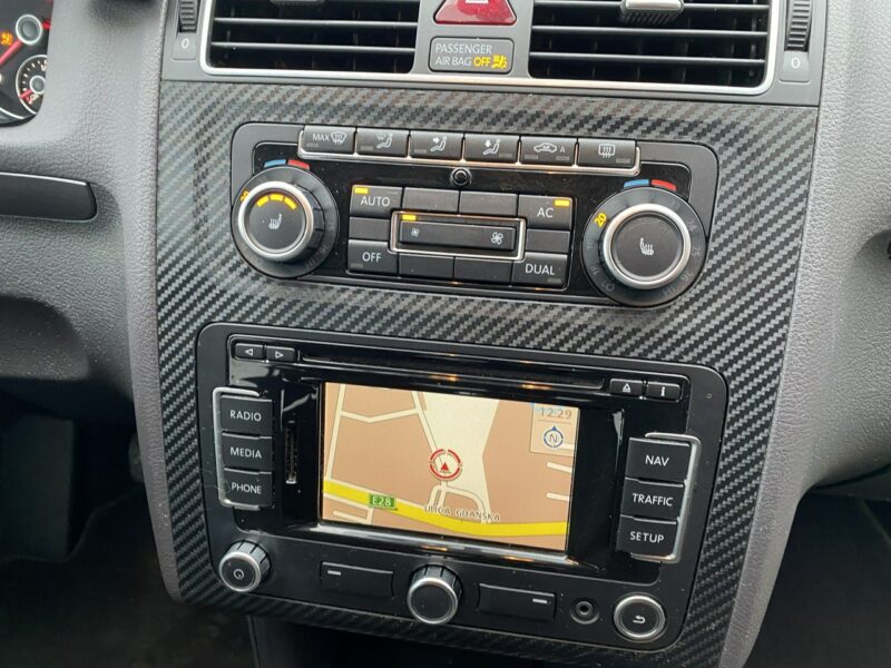 Volkswagen Touran 5 miejsc, podg. fotele, klimatronik, nawigacja dotykowa, z Niemiec II (2010-2015)